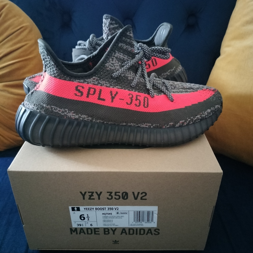 NIB/NWT Yeezy Boost 350 V2 Carbon Beluga Size 6.5